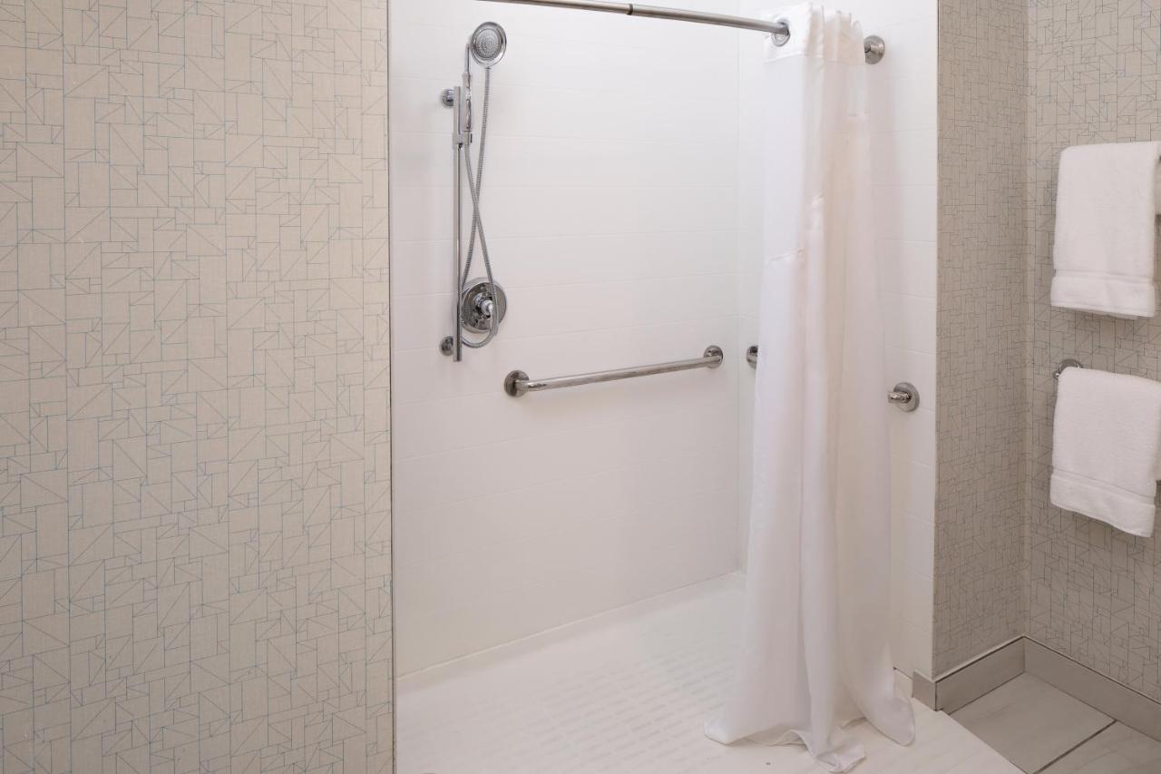 Twin Room - Mobility Access at Holiday Inn Express - Harrisburg East by IHG