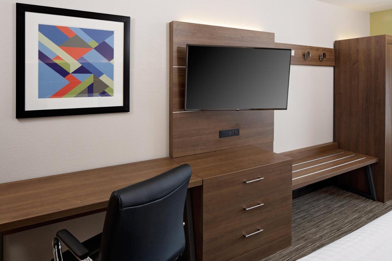 King Room - Non-Smoking at Holiday Inn Express - Harrisburg East by IHG