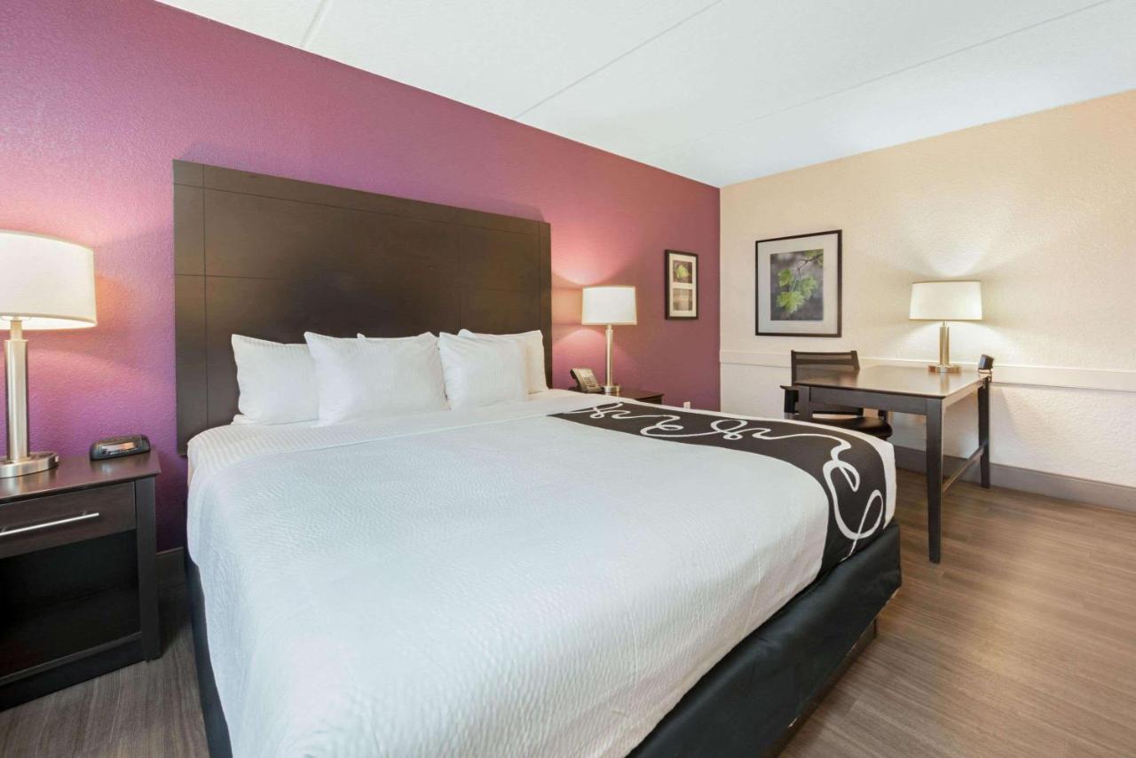 Deluxe King Room at La Quinta Inn by Wyndham Miami Airport North