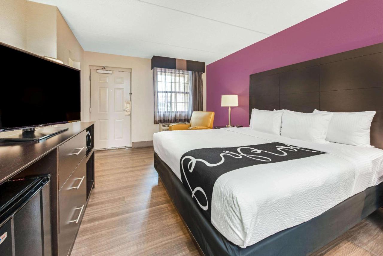 Deluxe King Room at La Quinta Inn by Wyndham Miami Airport North