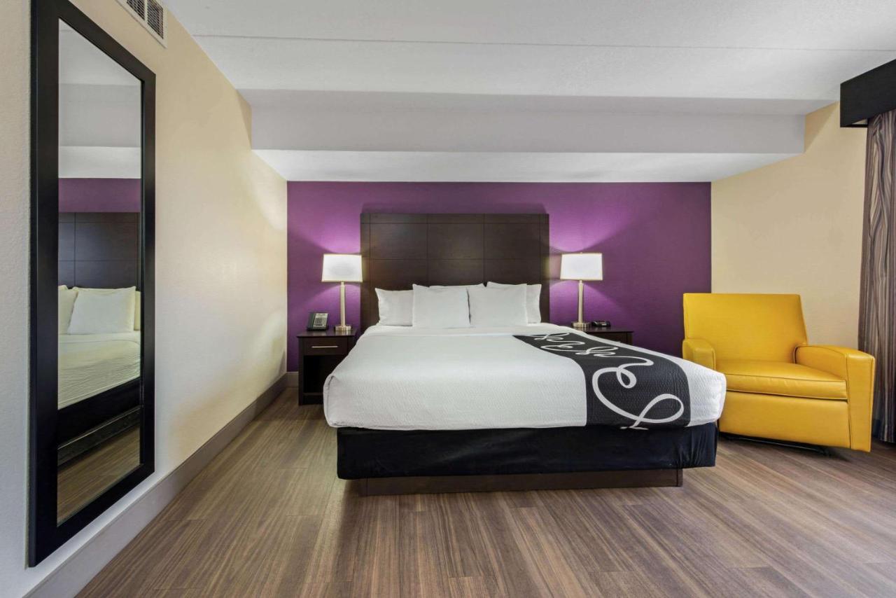 King One-Bedroom Suite - Non-Smoking at La Quinta Inn by Wyndham Miami Airport North