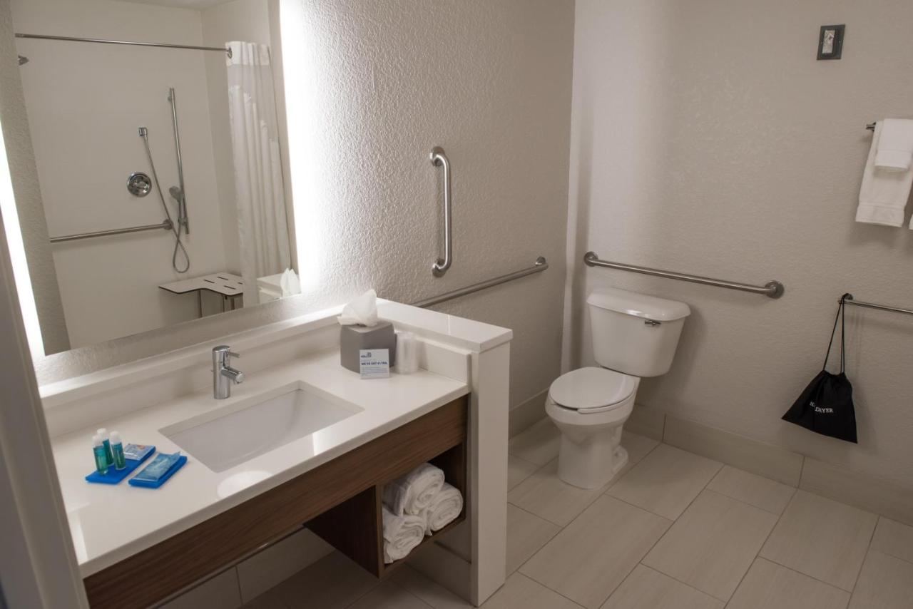 | Holiday Inn Express & Suites - Fort Wayne North, an IHG Hotel