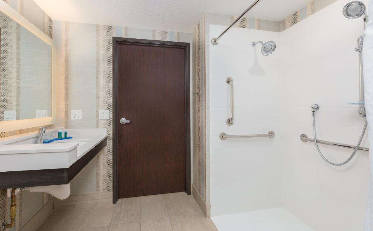King Room - Hearing Accessible - Roll-in Shower/Non-Smoking at Holiday Inn Express Hotel & Suites Eugene Downtown-University by IHG