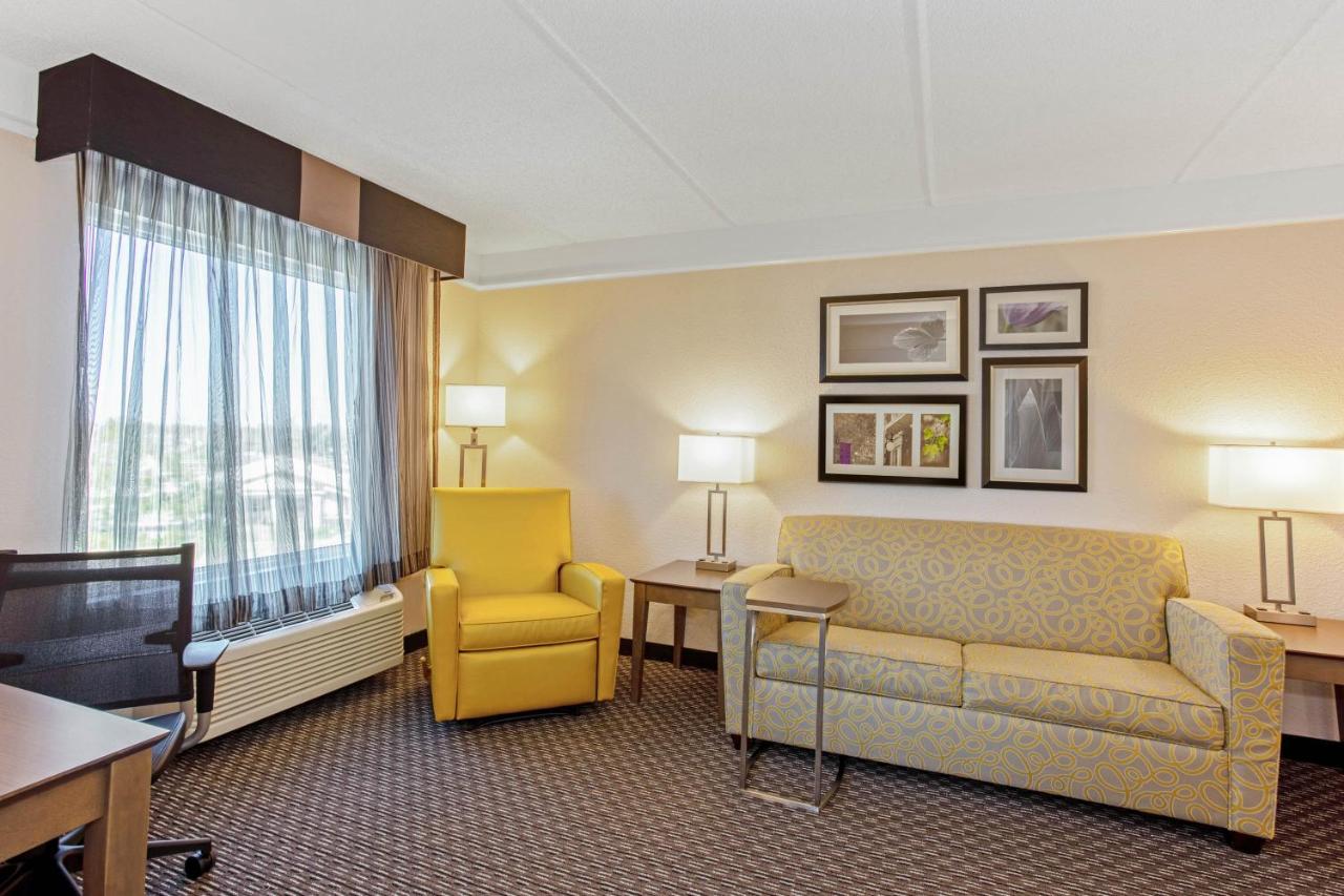 Deluxe King Room at La Quinta Inn & Suites by Wyndham Panama City