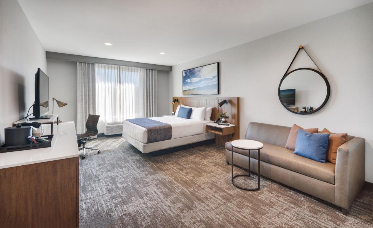 Deluxe King Room at Ayres Hotel Vista Carlsbad