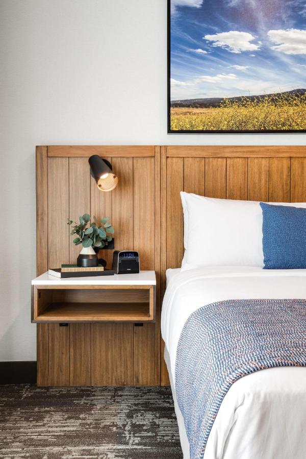 Deluxe King Room at Ayres Hotel Vista Carlsbad