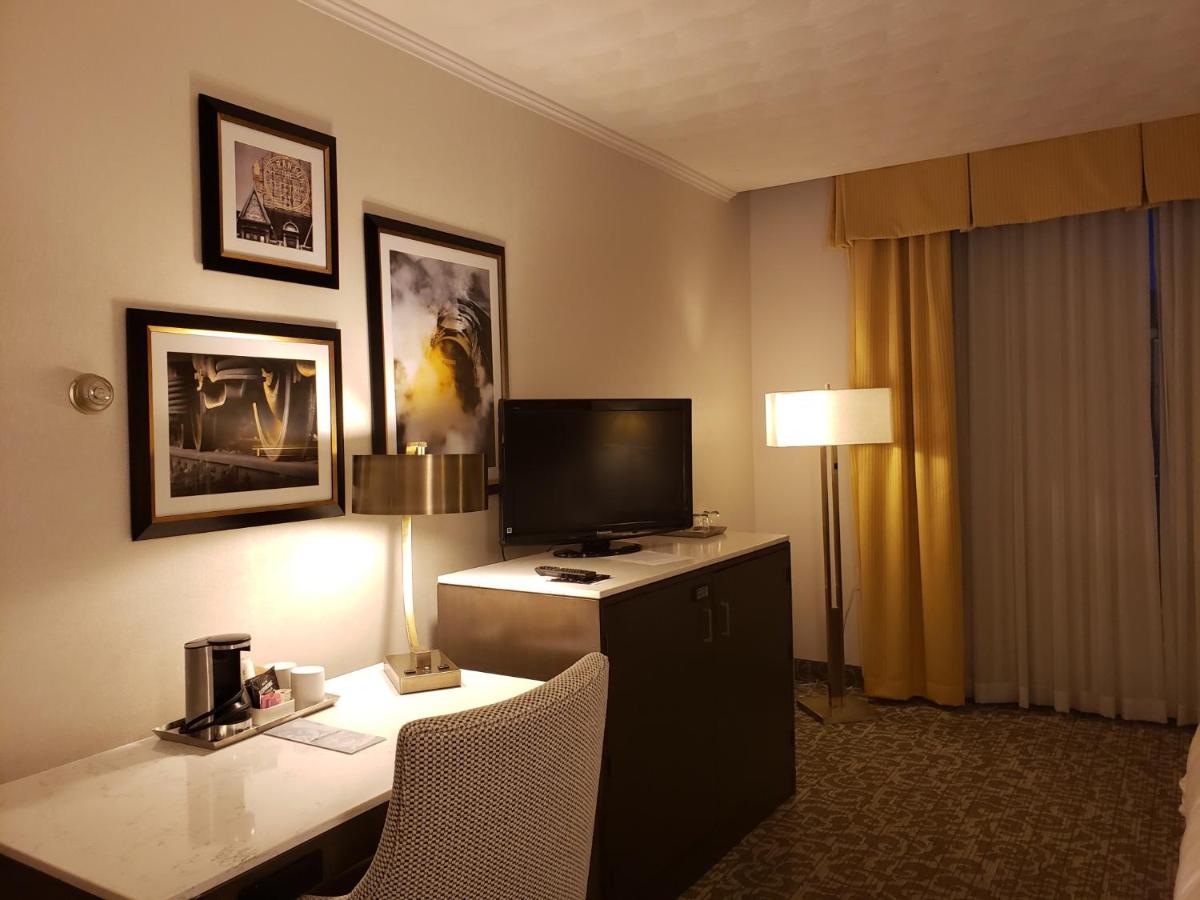Queen Room at Radisson Lackawanna Station Hotel Scranton