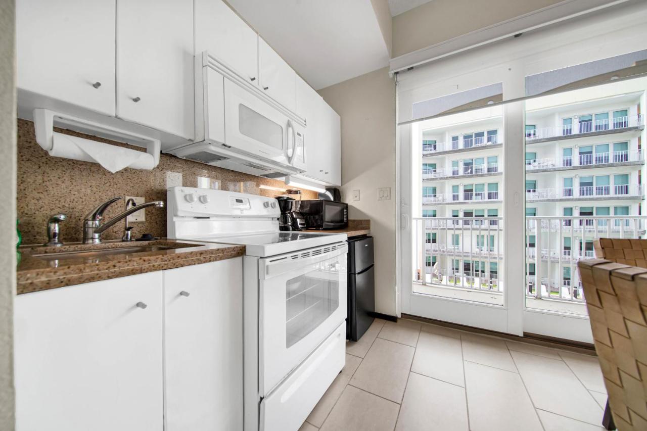 Deluxe Studio at Peninsula Island Resort & Spa - Beach Front Property at South Padre Island