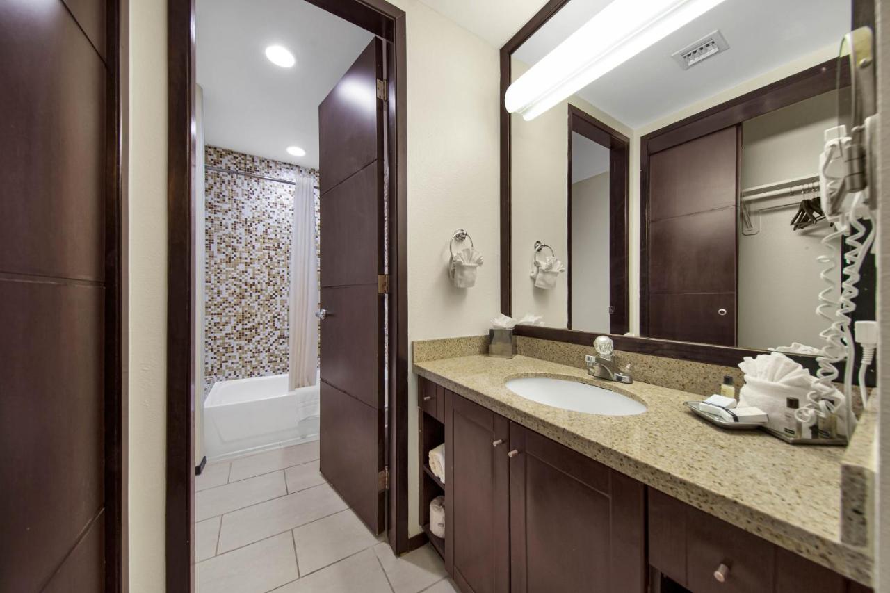 Deluxe Studio at Peninsula Island Resort & Spa - Beach Front Property at South Padre Island