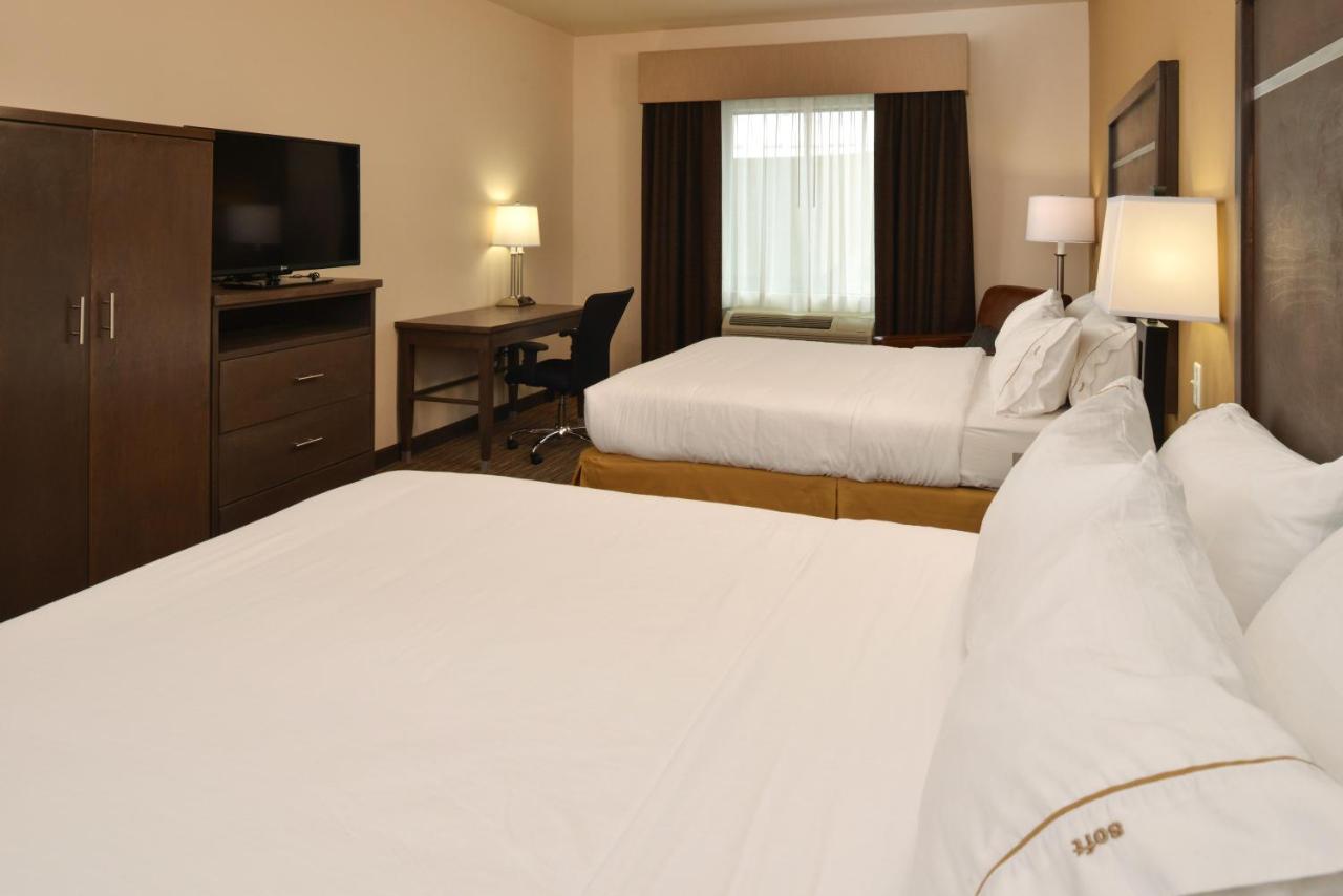 Queen Room with Two Queen Beds at Holiday Inn Express & Suites Globe by IHG