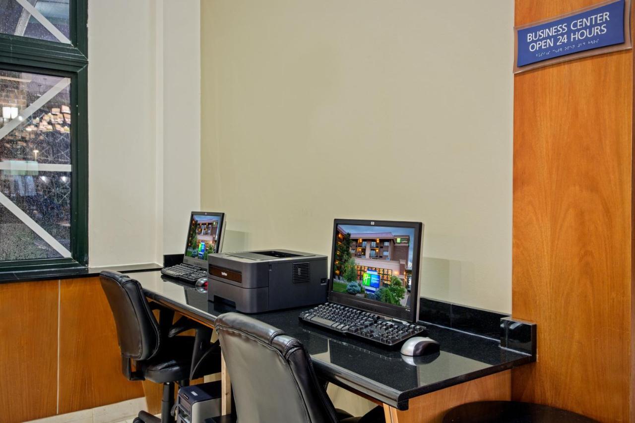 | Holiday Inn Express Rolling Meadows - Schaumburg Area, an IHG Hotel
