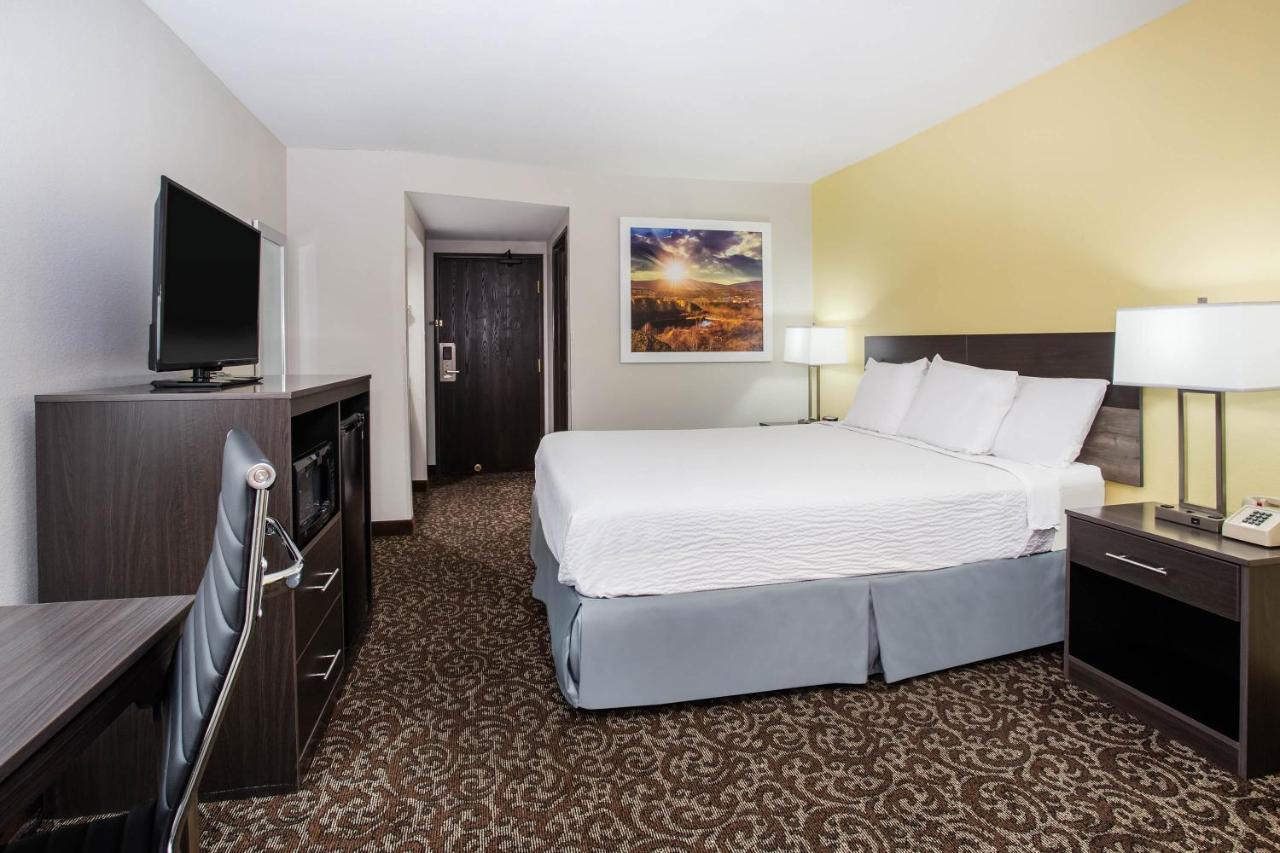 King Room - Non-Smoking at Days Inn by Wyndham Phoenix North