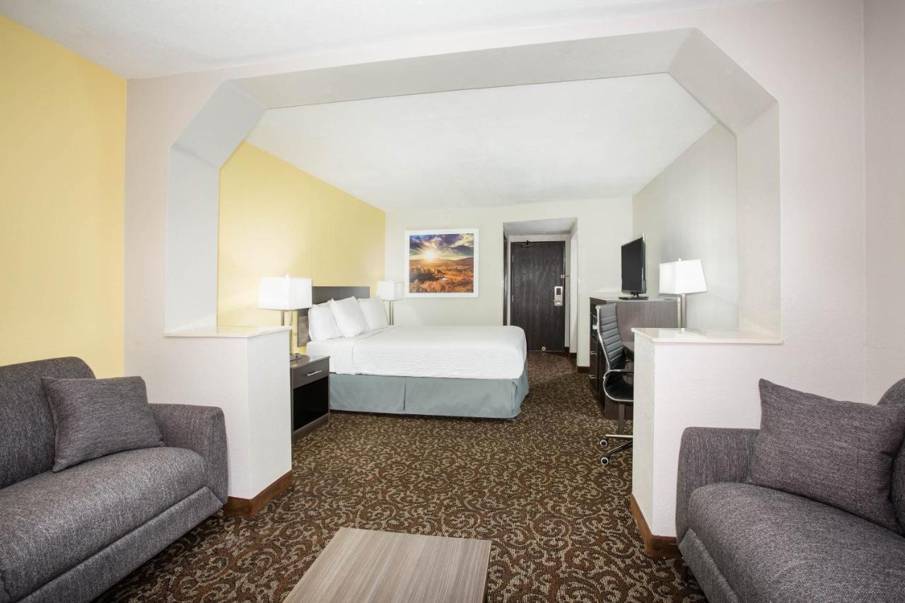 King Suite - Non-Smoking at Days Inn by Wyndham Phoenix North