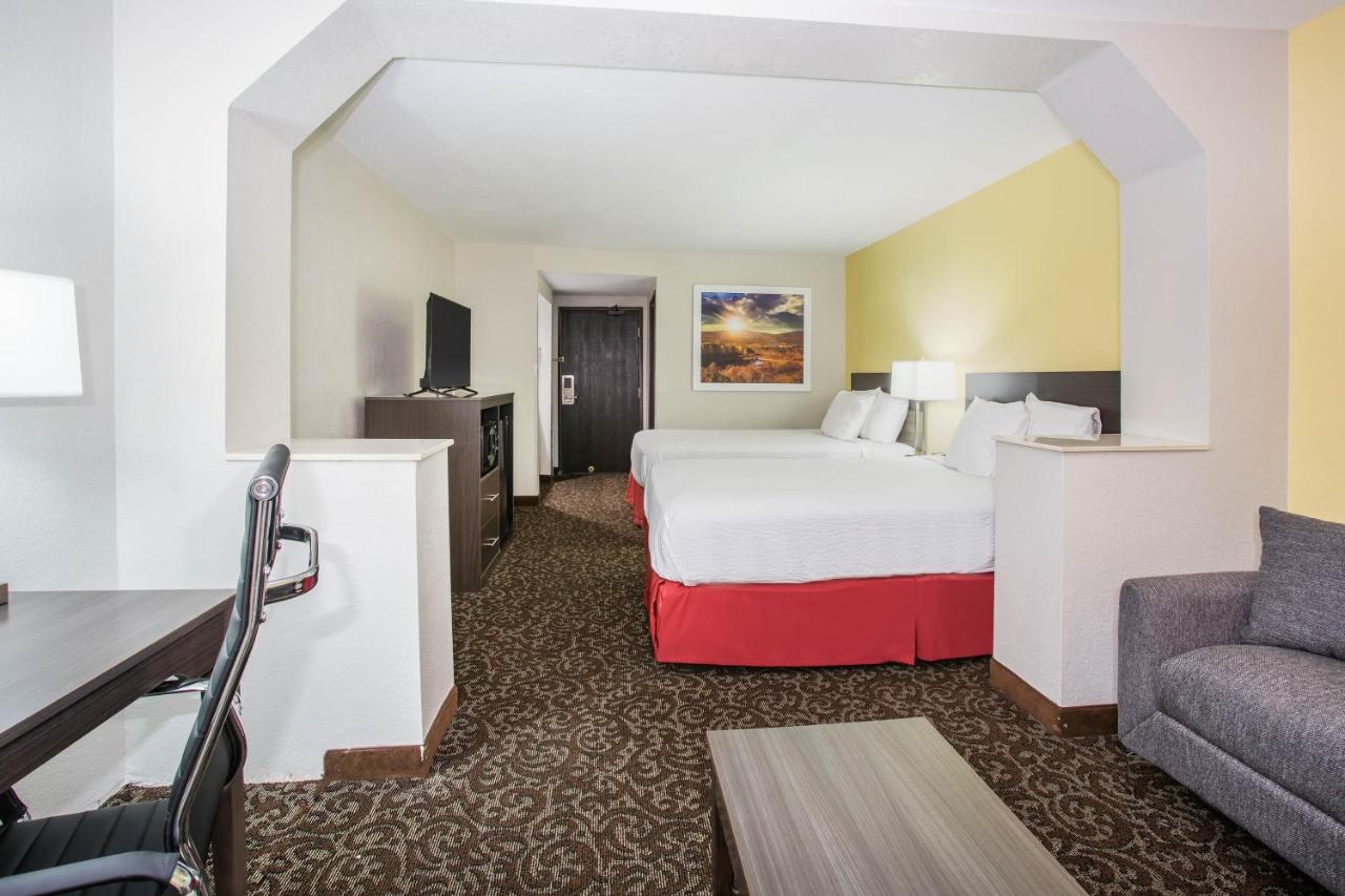 Queen Suite - Non-Smoking at Days Inn by Wyndham Phoenix North
