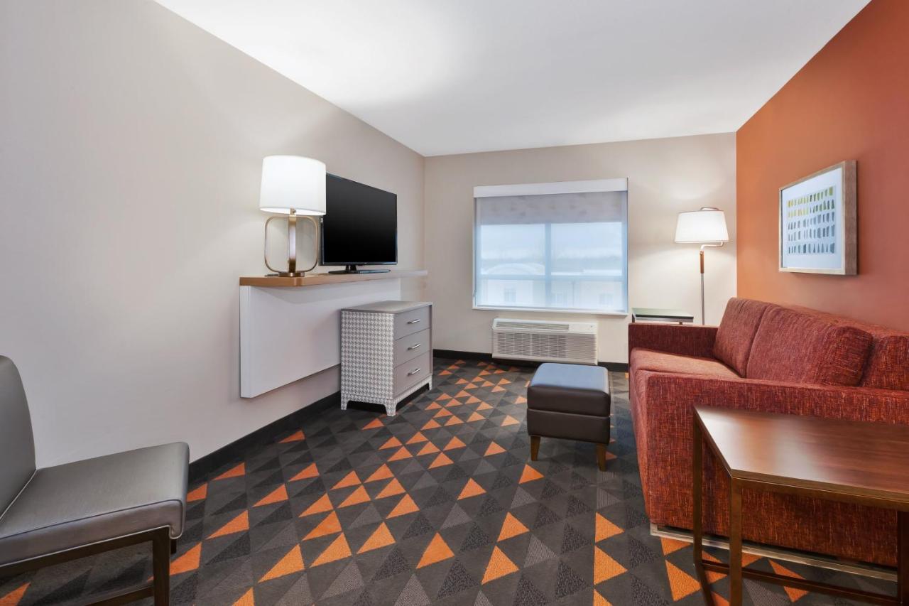 Suite - Mobility Access/Hearing Accessible at Holiday Inn & Suites Toledo Southwest - Perrysburg by IHG