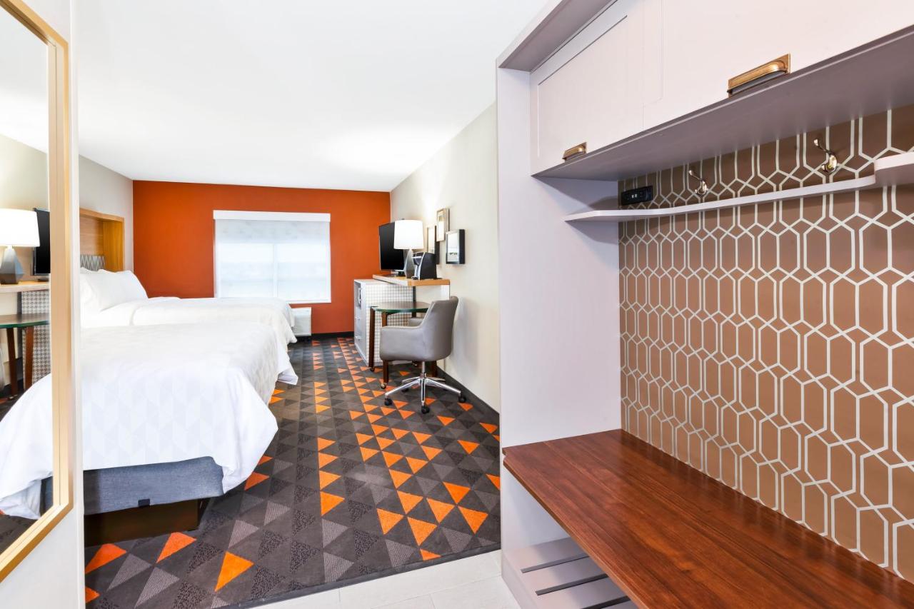Queen Room - Disability Access at Holiday Inn & Suites Toledo Southwest - Perrysburg by IHG