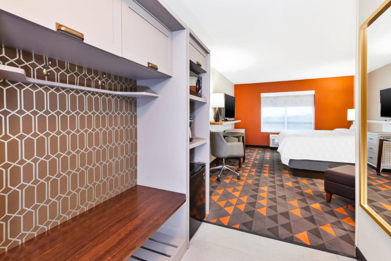 King Room with Hide-Away Bed - Non-Smoking at Holiday Inn & Suites Toledo Southwest - Perrysburg by IHG