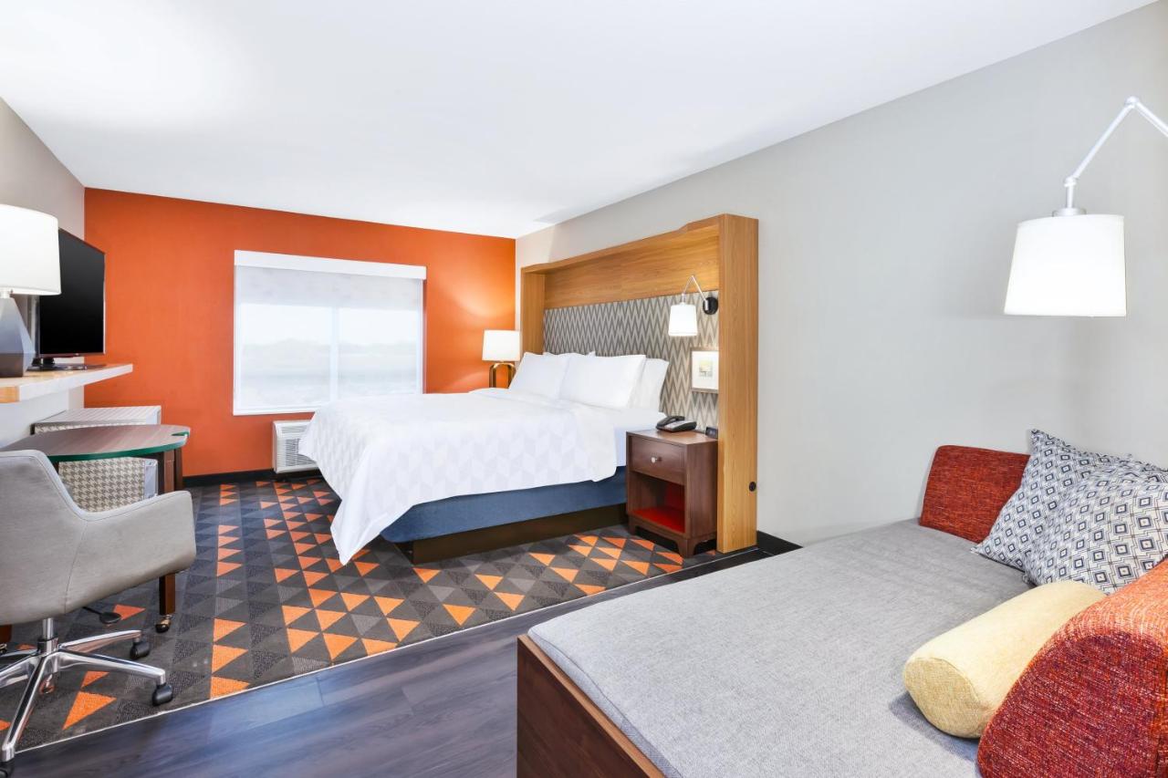 King Room with Hide-Away Bed - Non-Smoking at Holiday Inn & Suites Toledo Southwest - Perrysburg by IHG