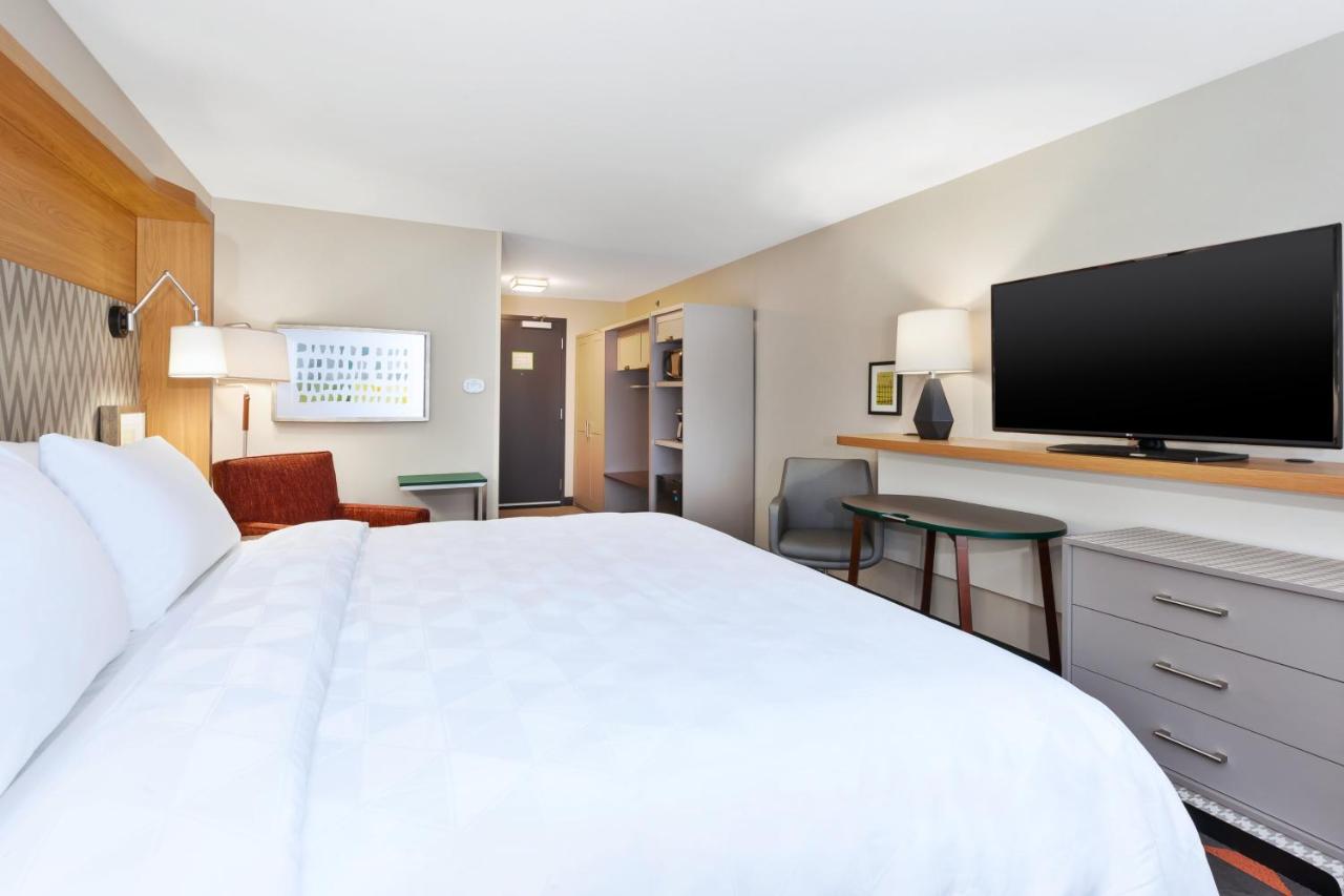 King Room - Mobility Access/Hearing Accessible at Holiday Inn & Suites Toledo Southwest - Perrysburg by IHG
