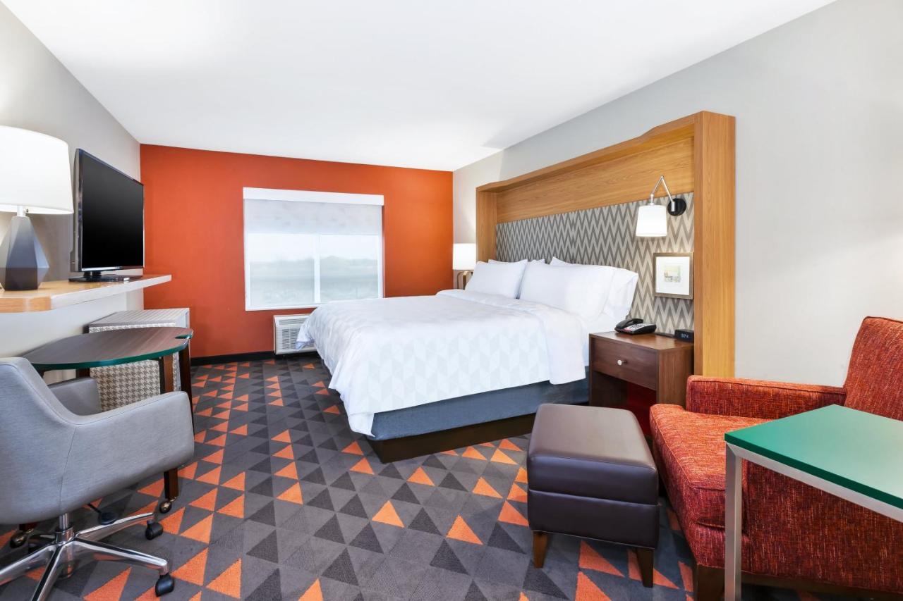 King Room - Mobility Access/Hearing Accessible at Holiday Inn & Suites Toledo Southwest - Perrysburg by IHG