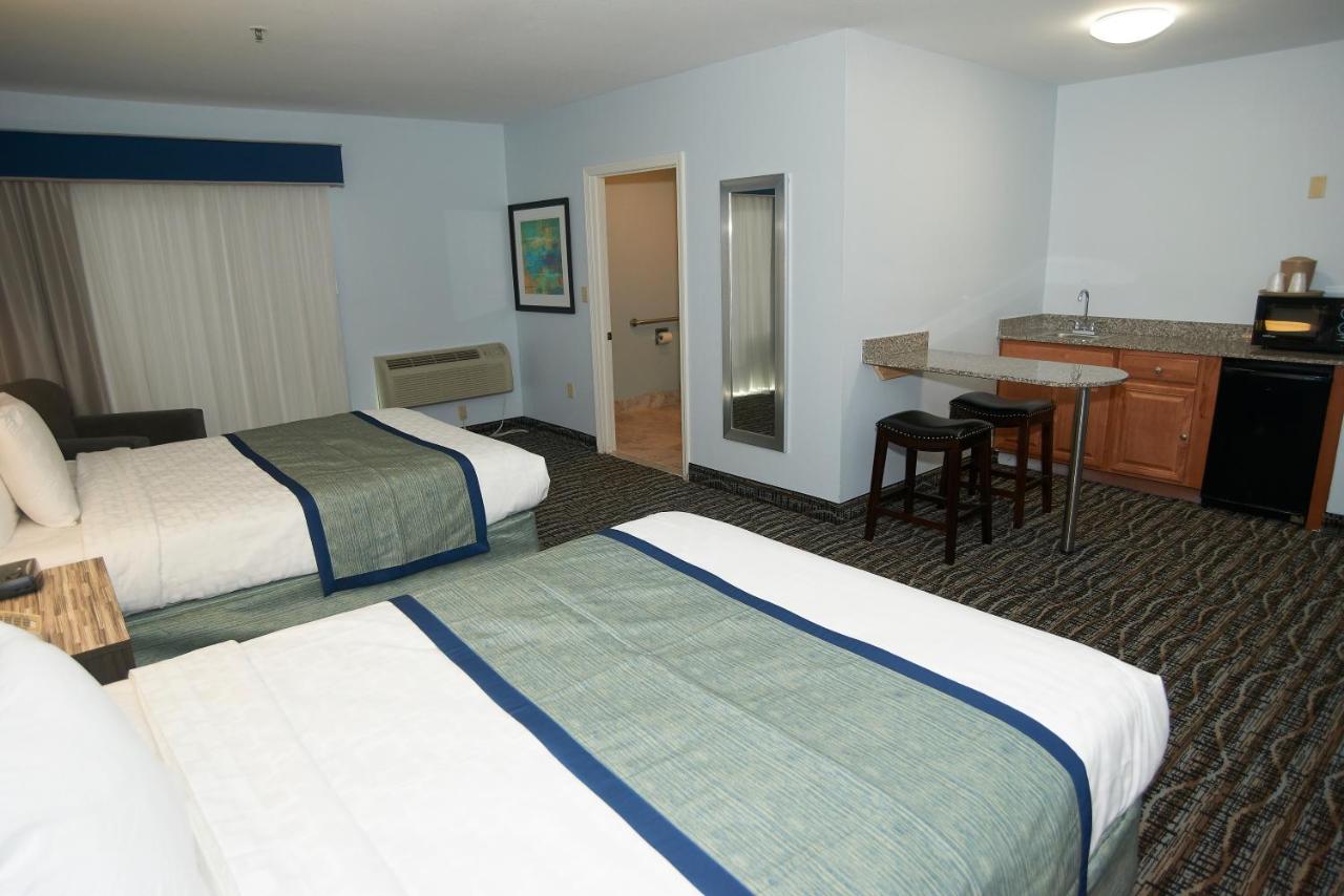 Accessible Poolside Suite with Two Queen Beds at Sandwich Lodge & Resort