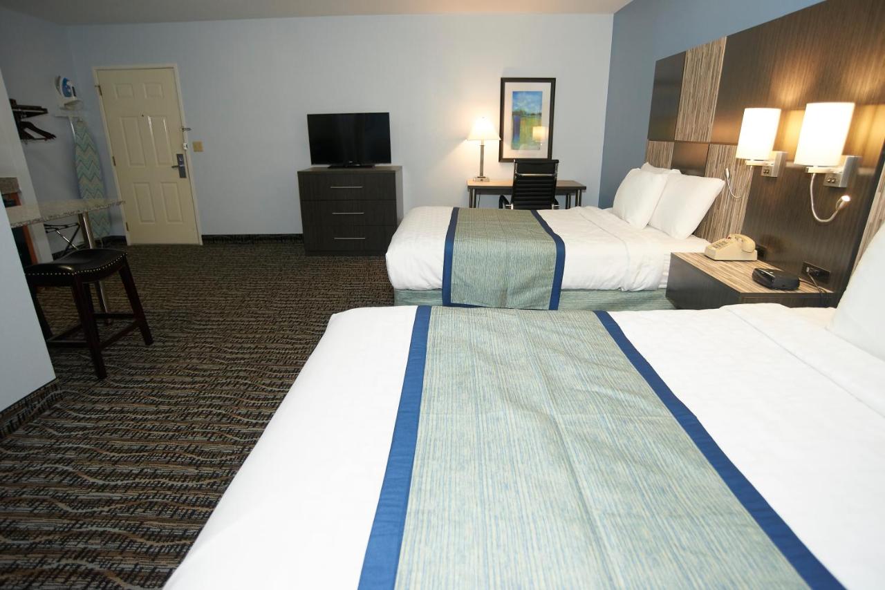 Accessible Poolside Suite with Two Queen Beds at Sandwich Lodge & Resort