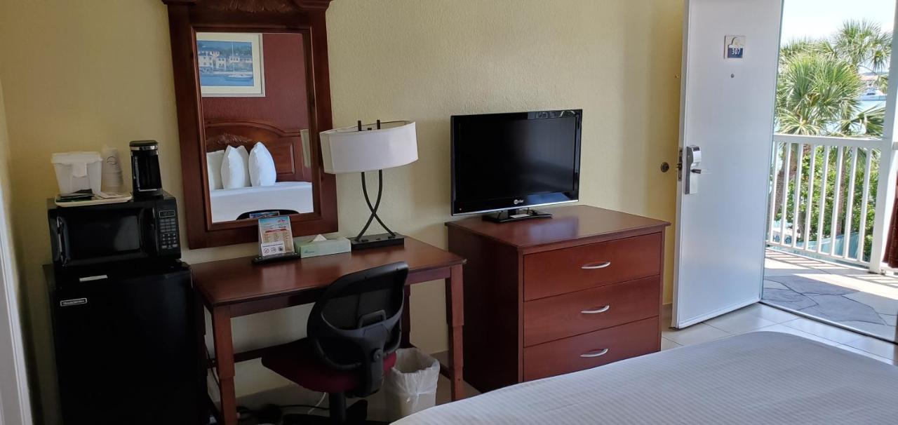| Clearwater Beach Hotel
