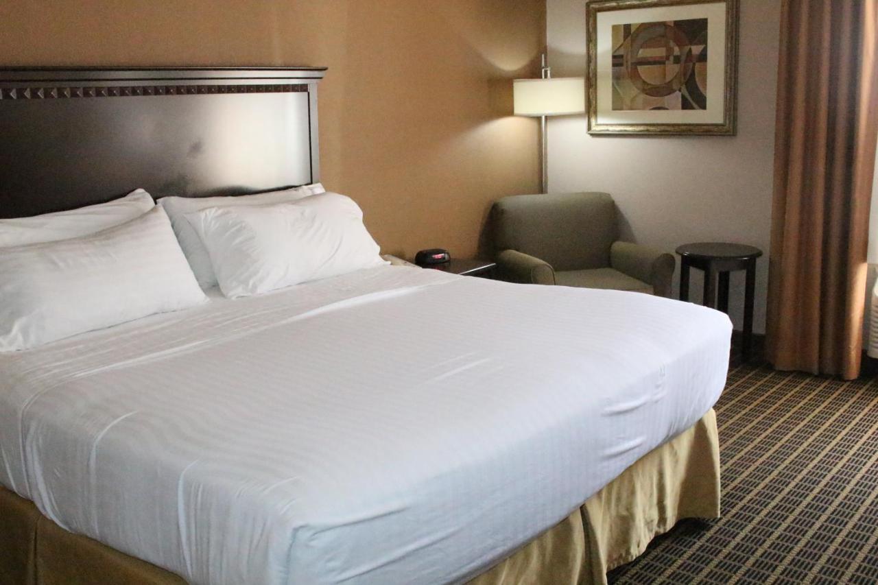 | Holiday Inn Express Kansas City Liberty Missouri, an IHG Hotel