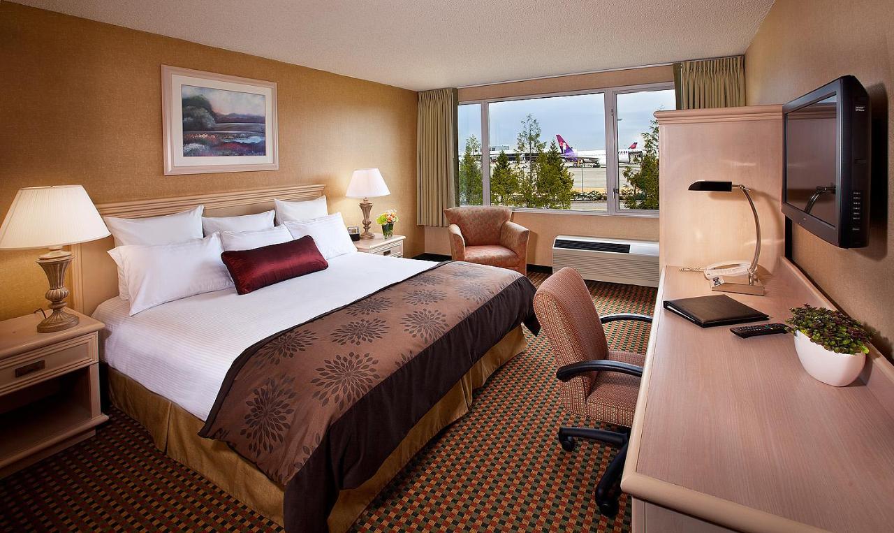 King Room at Coast Gateway Hotel