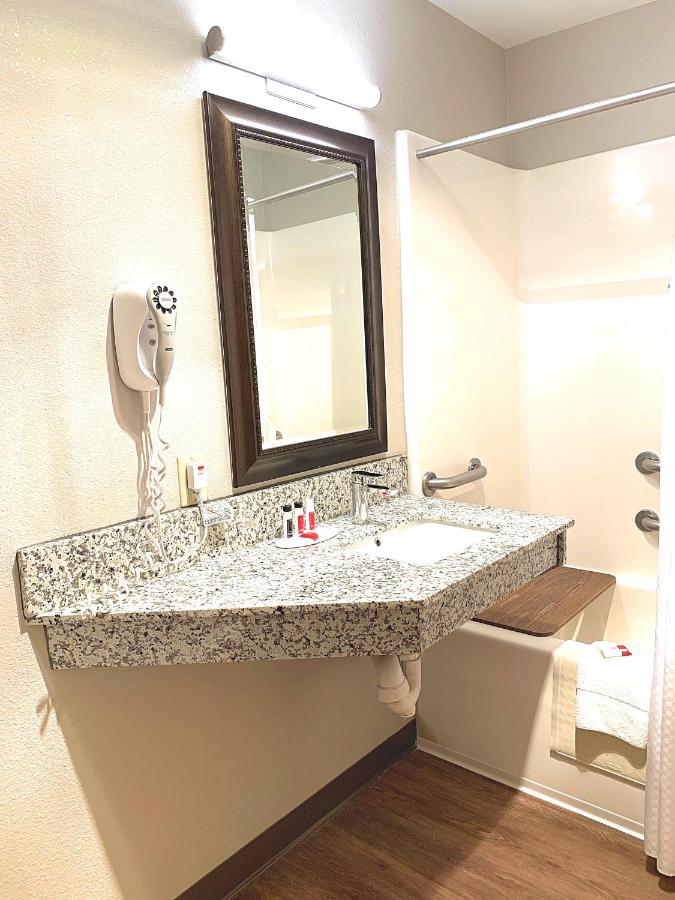King Room - Mobility Access/Non-Smoking at Days Inn by Wyndham Bernalillo