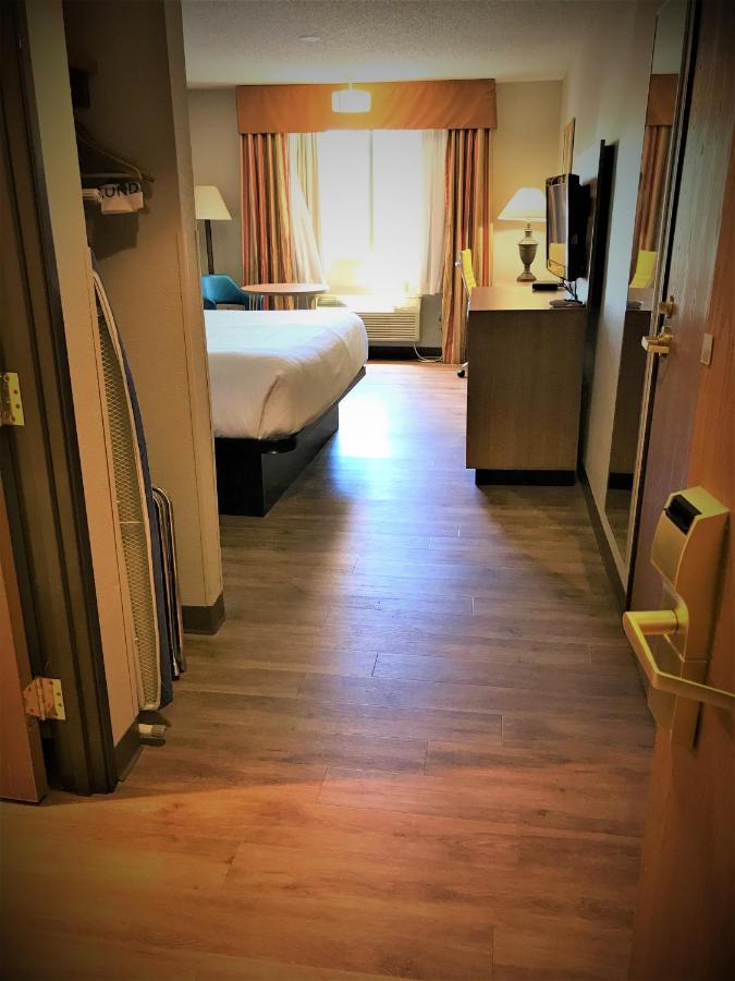King Studio - Non-Smoking at Days Inn by Wyndham Bernalillo