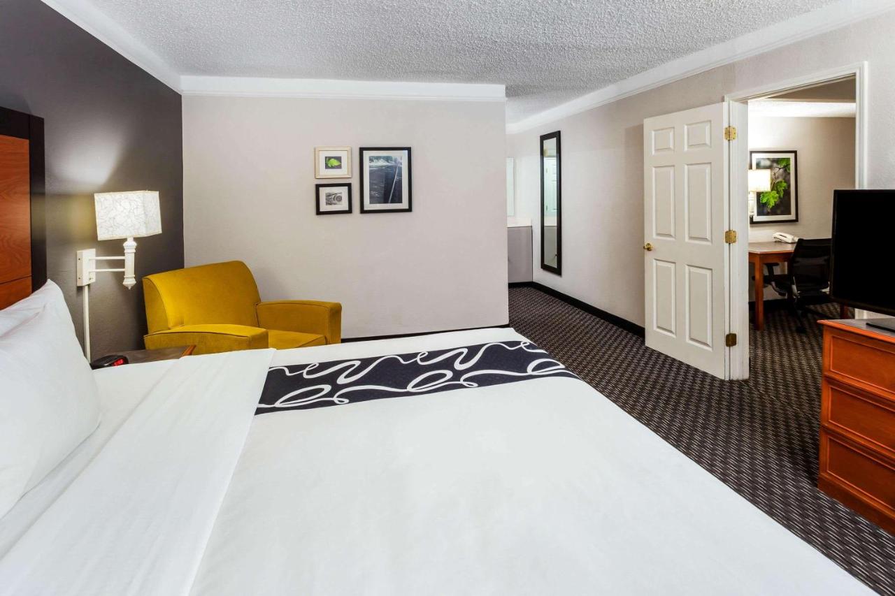 One-Bedroom King Suite - Non-Smoking at La Quinta Inn by Wyndham Laredo I-35
