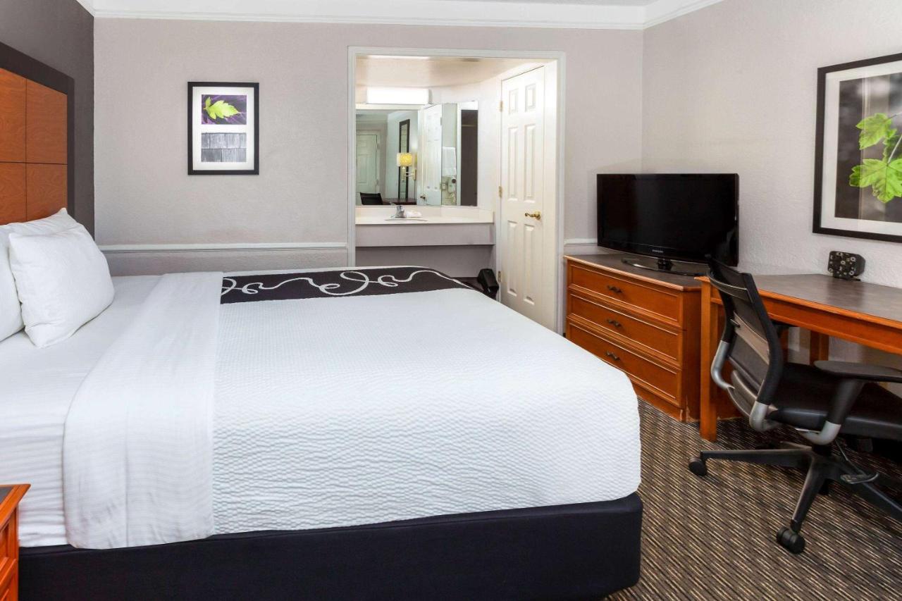 Deluxe Queen Room - Non-Smoking at La Quinta Inn by Wyndham Laredo I-35