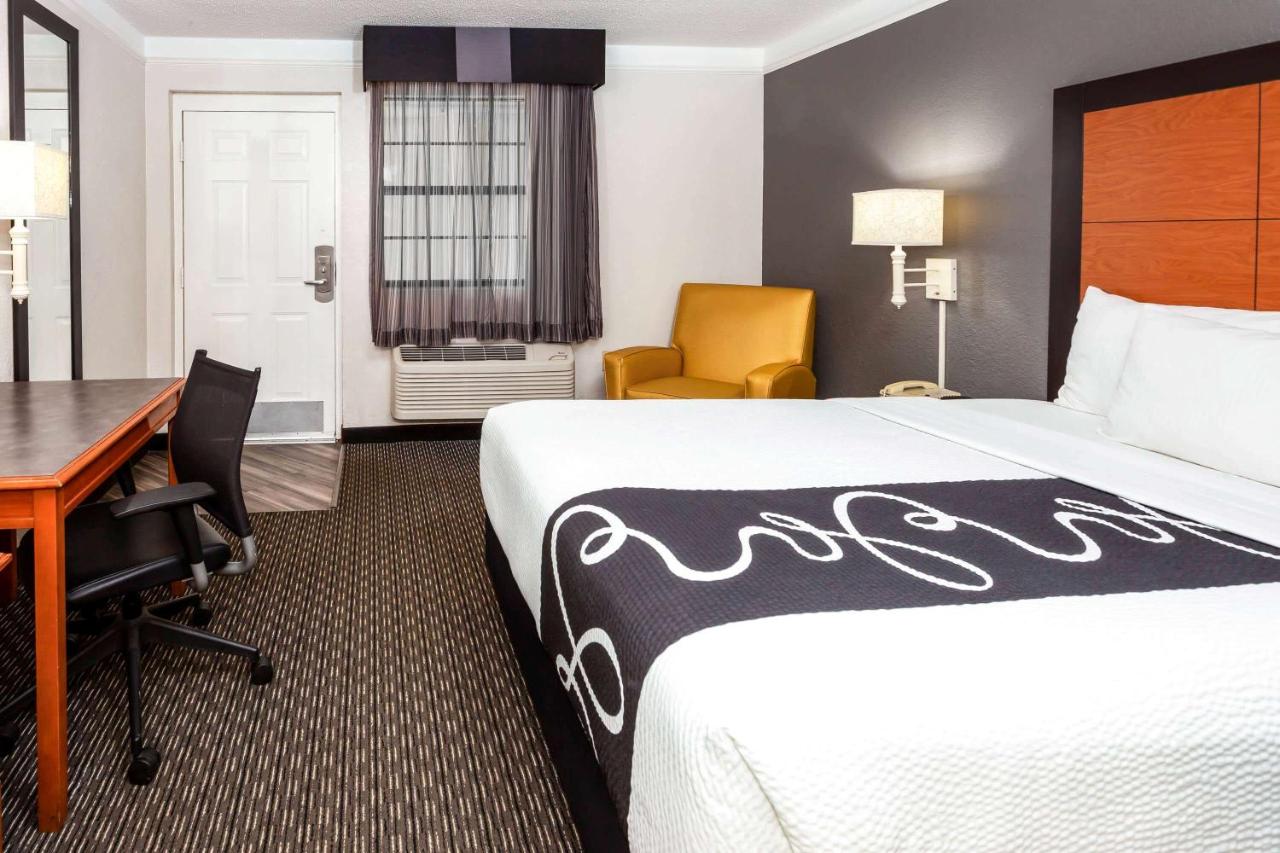 Deluxe Queen Room - Non-Smoking at La Quinta Inn by Wyndham Laredo I-35