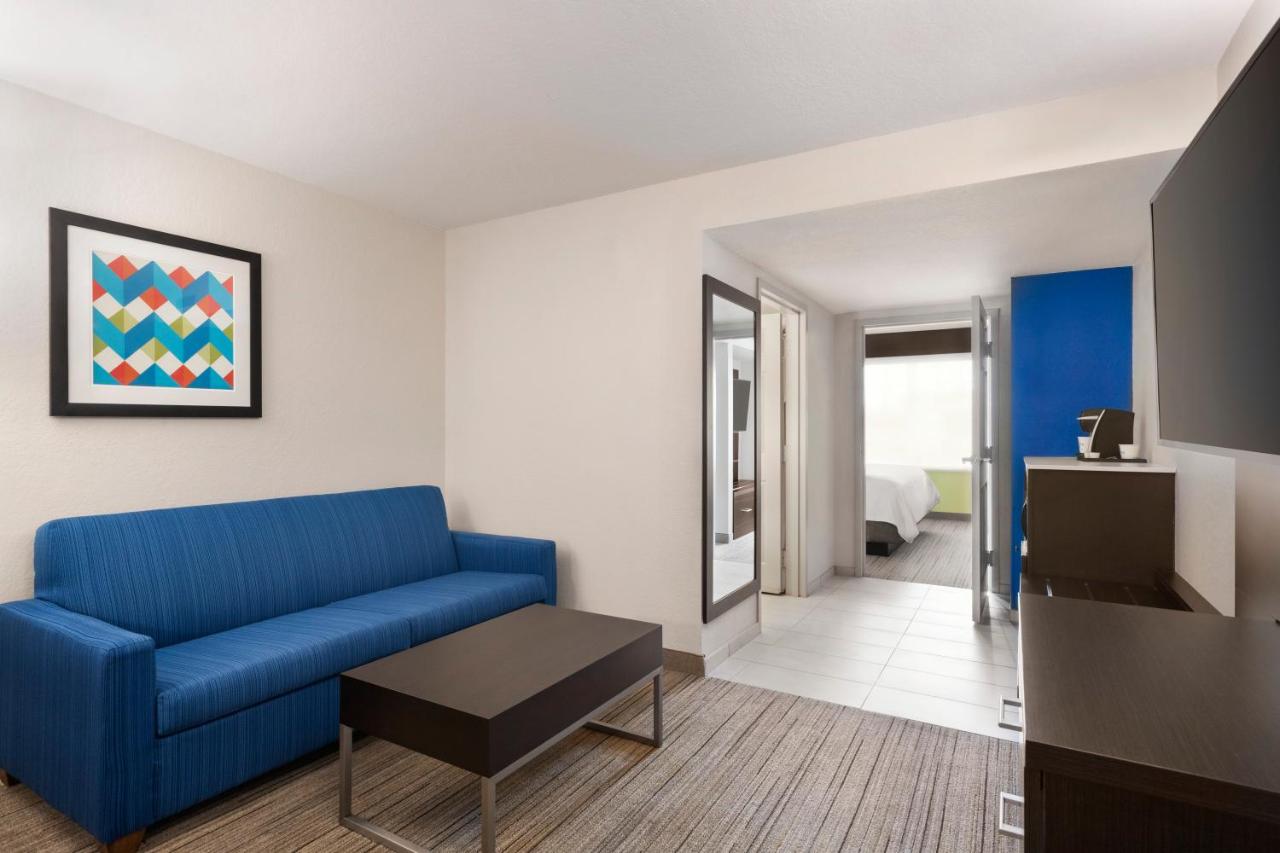 King Suite at Holiday Inn Express Sarasota East - I-75 by IHG