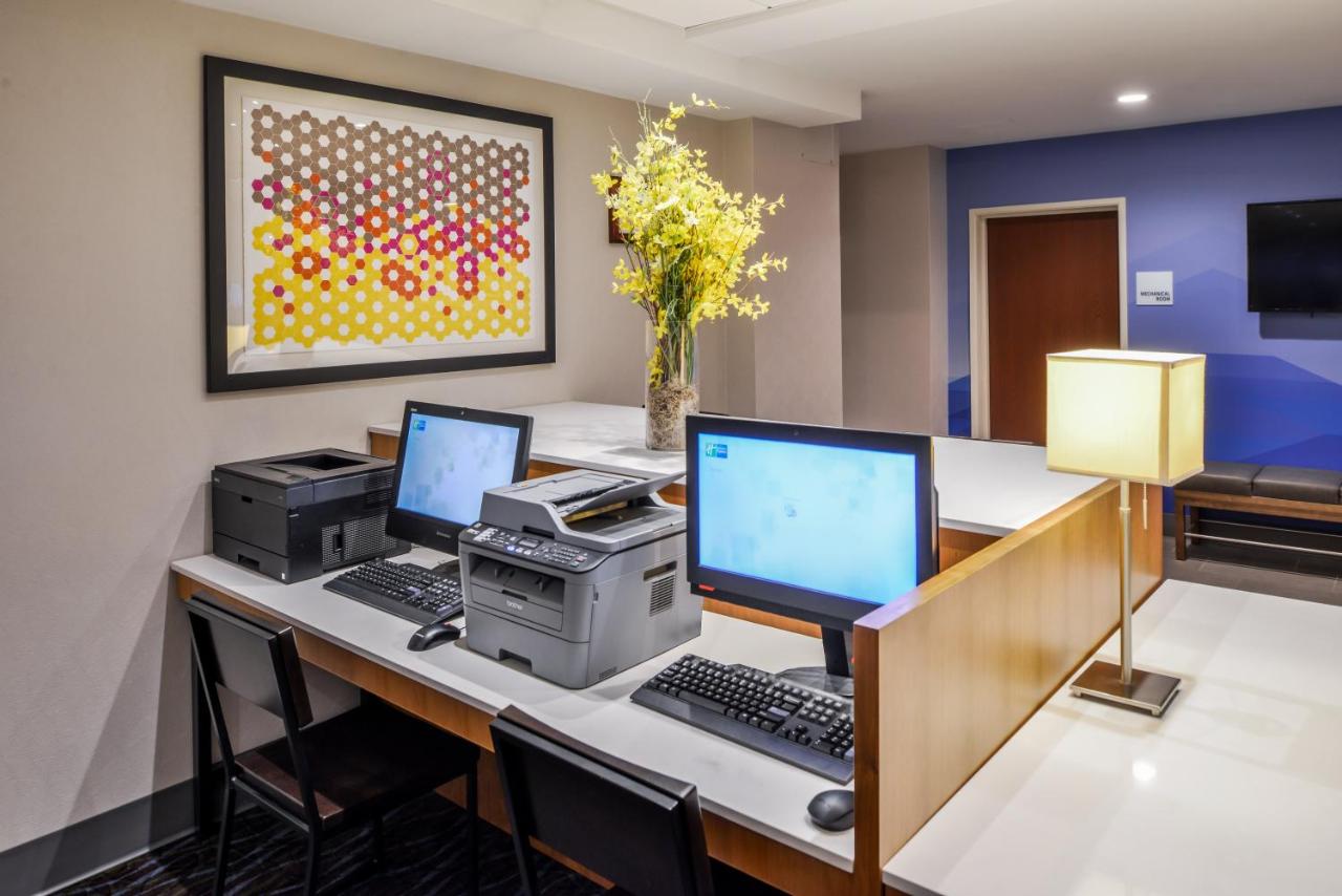 | Holiday Inn Express Hotel & Suites Clifton Park, an IHG Hotel