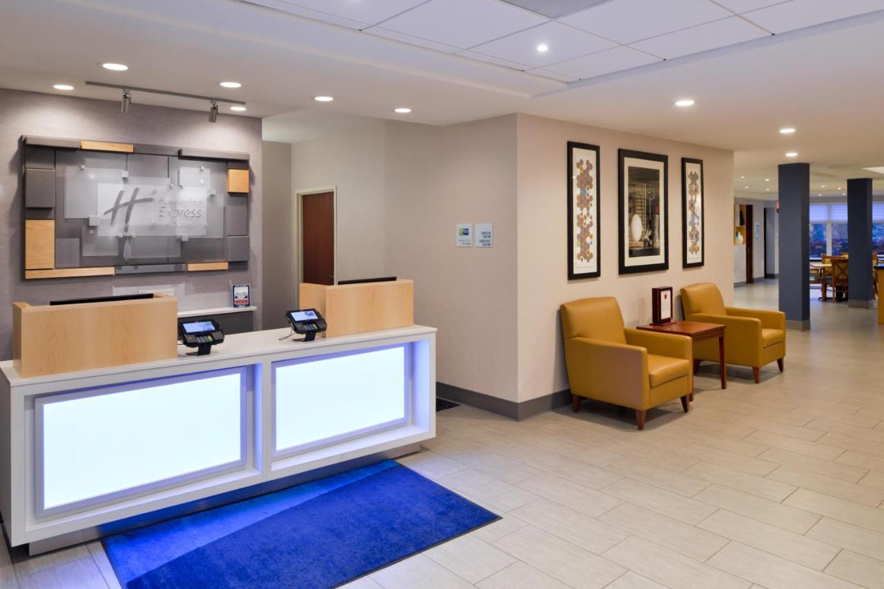 | Holiday Inn Express Hotel & Suites Clifton Park, an IHG Hotel
