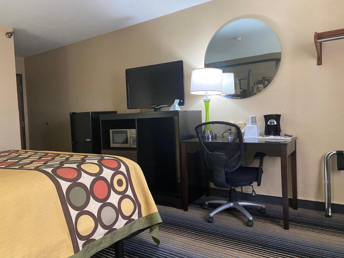 Standard King Room - Smoking at Super 8 by Wyndham Maysville KY