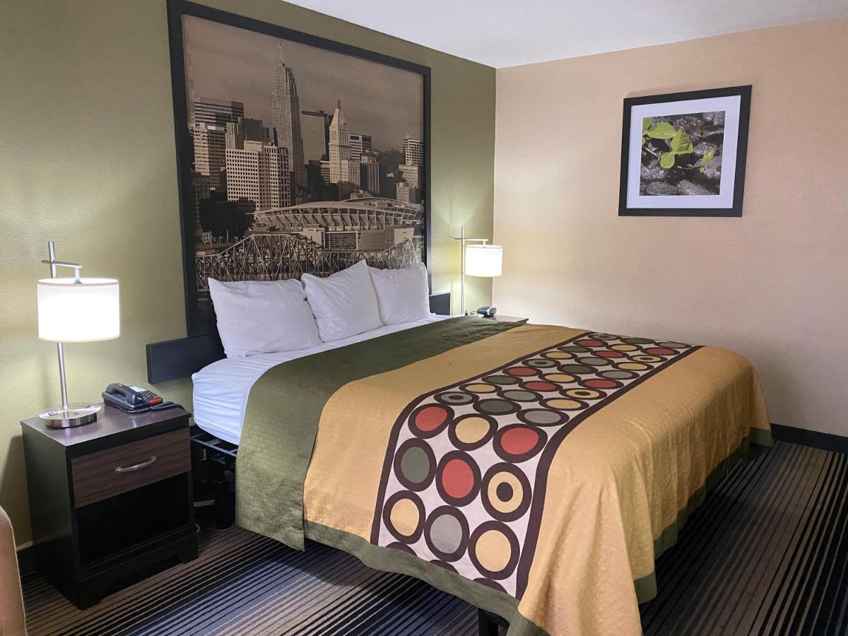 Standard King Room - Smoking at Super 8 by Wyndham Maysville KY