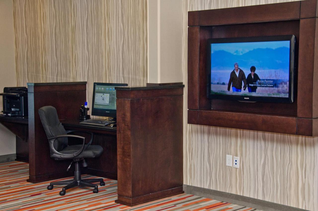 | Holiday Inn Express & Suites Columbus - Easton Area, an IHG Hotel