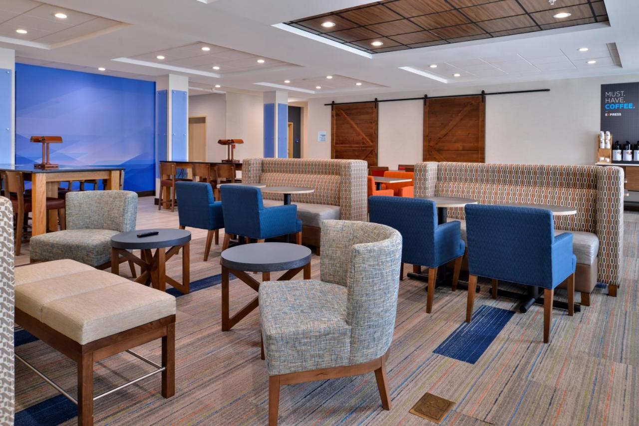 | Holiday Inn Express Hotel & Suites Cincinnati - Mason, an IHG Hotel