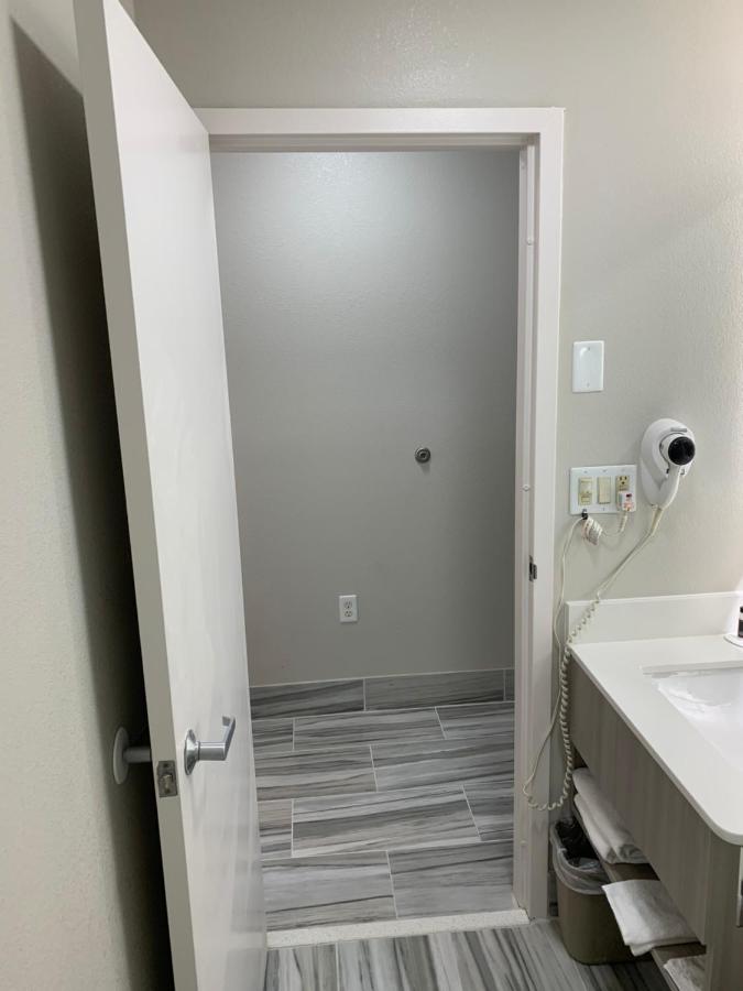 Deluxe King Room - Non-Smoking at Microtel Inn by Wyndham Charlotte Airport