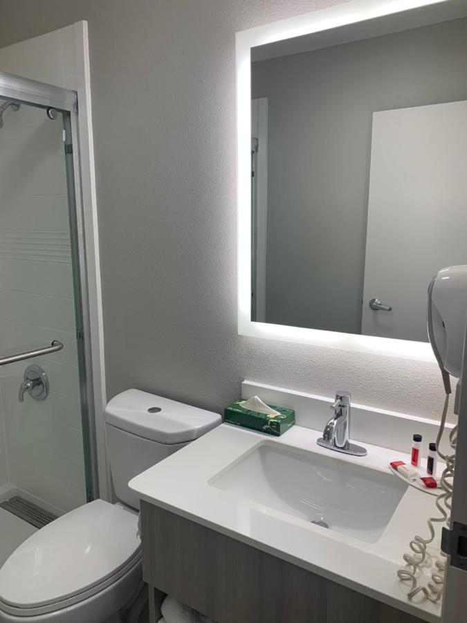 Queen Suite - Non-Smoking at Microtel Inn by Wyndham Charlotte Airport