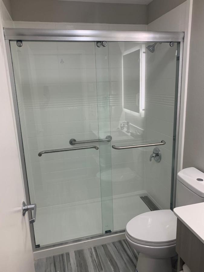 Queen Suite - Non-Smoking at Microtel Inn by Wyndham Charlotte Airport