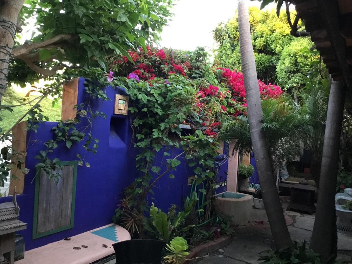  | Les Artistes Inn