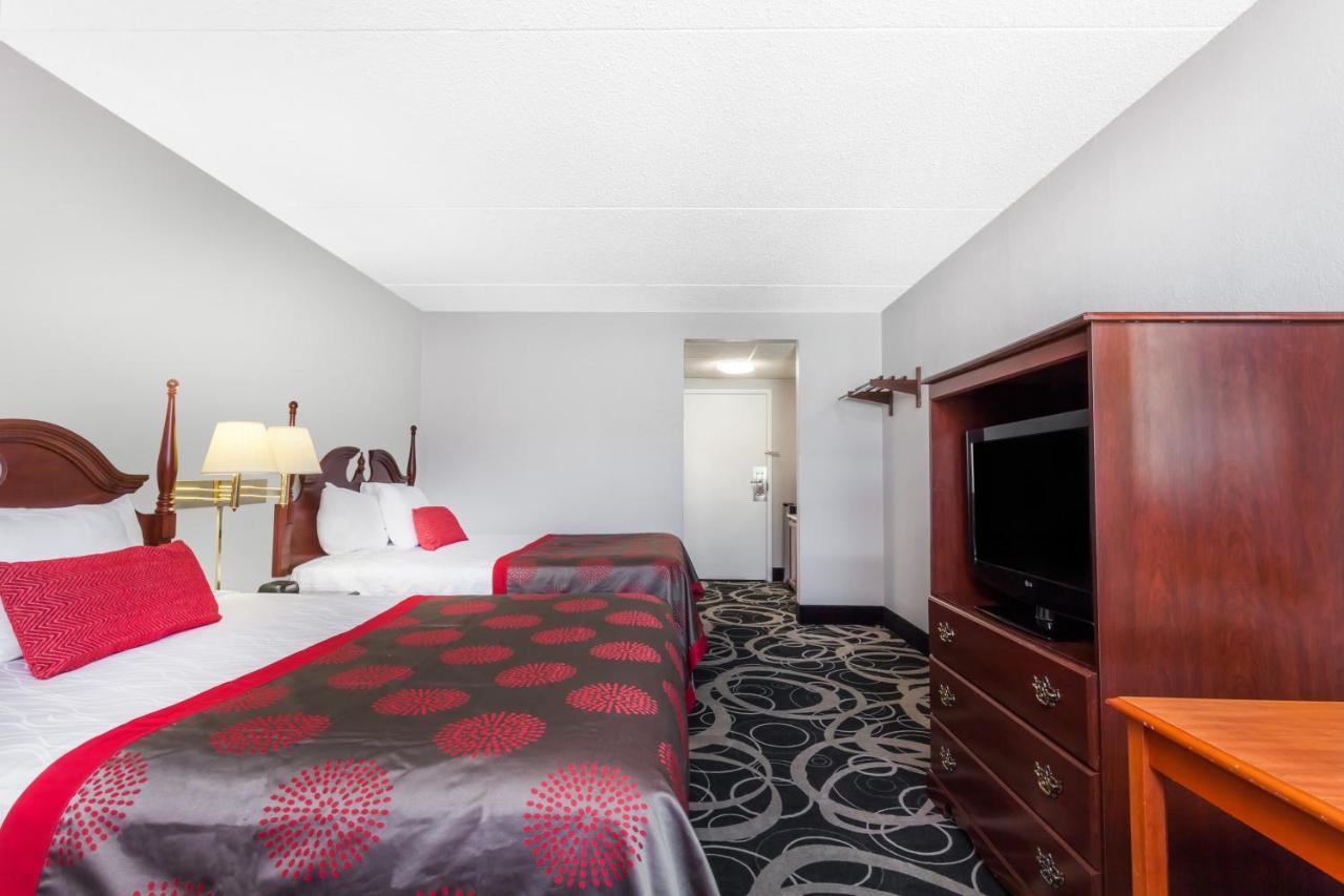 Queen Room with Two Queen Beds Smoking at Ramada by Wyndham Henderson/Evansville