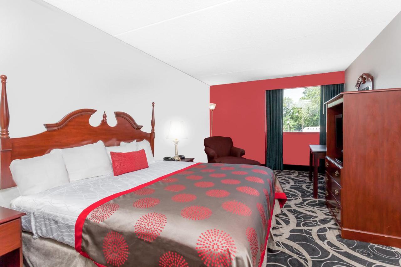 King Room -Smoking at Ramada by Wyndham Henderson/Evansville