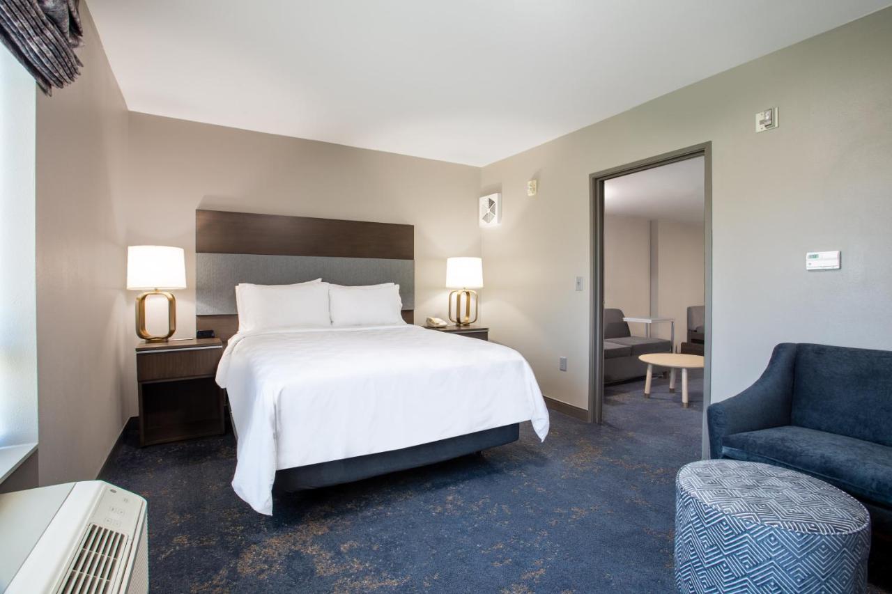 Suite - Hearing Accessible - Non-Smoking at Holiday Inn Conference Center - Valdosta by IHG