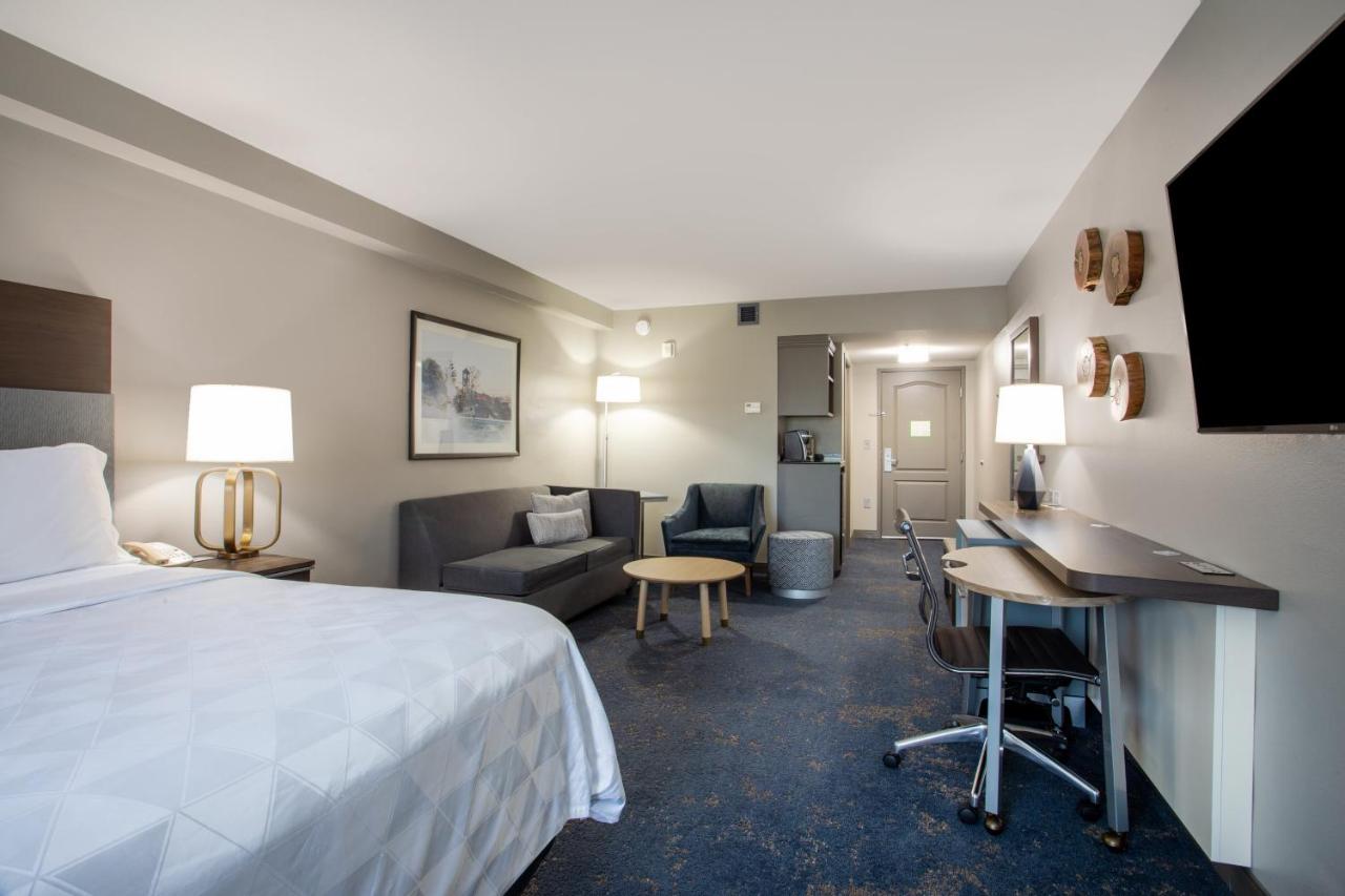 Executive King Room - Non-Smoking at Holiday Inn Conference Center - Valdosta by IHG
