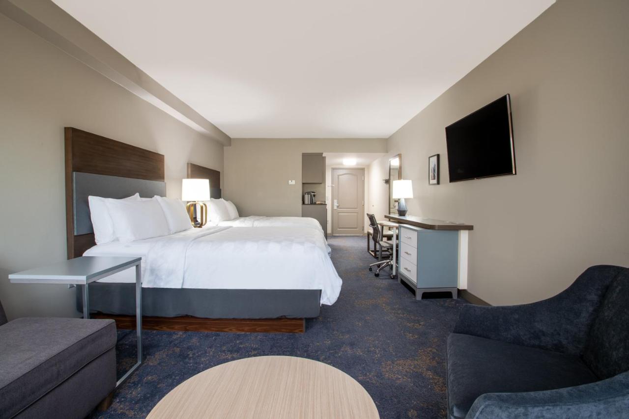 Executive Queen Room - Non-Smoking at Holiday Inn Conference Center - Valdosta by IHG